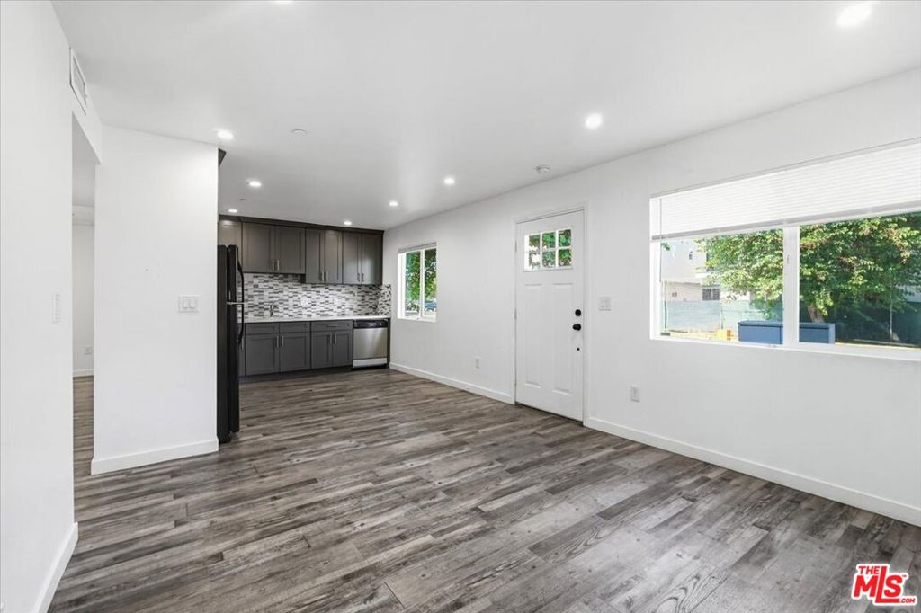 4150 S Normandie Avenue Property Photo 44