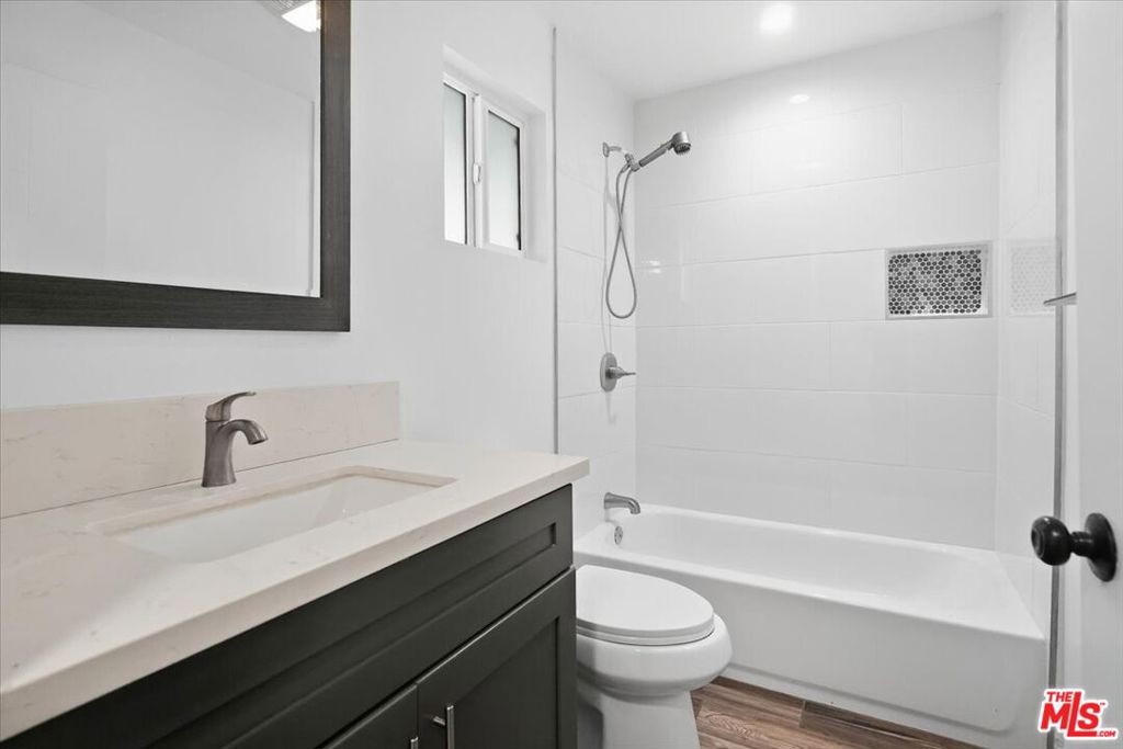 4150 S Normandie Avenue Property Photo 48