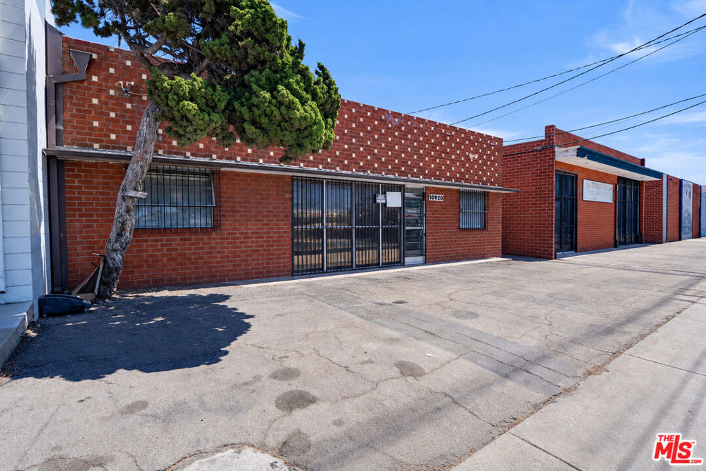 10920 S La Cienega Boulevard Property Photo 2