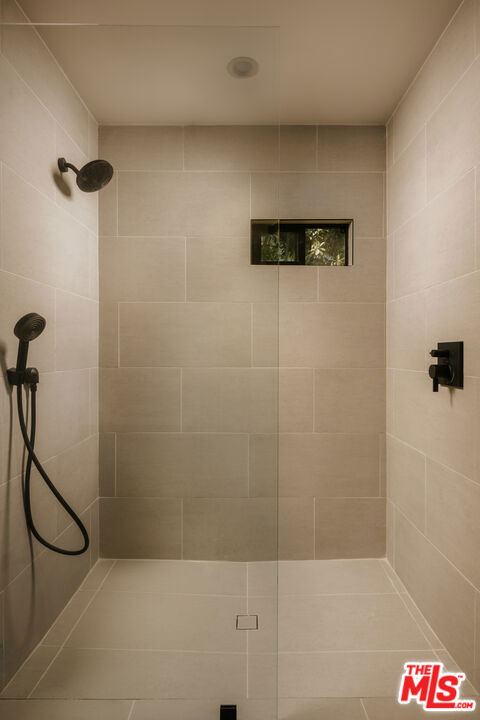 129 N Almont Drive Property Photo 19