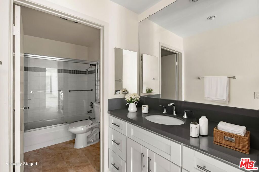 112 N Hamilton Drive 305 Property Photo 17