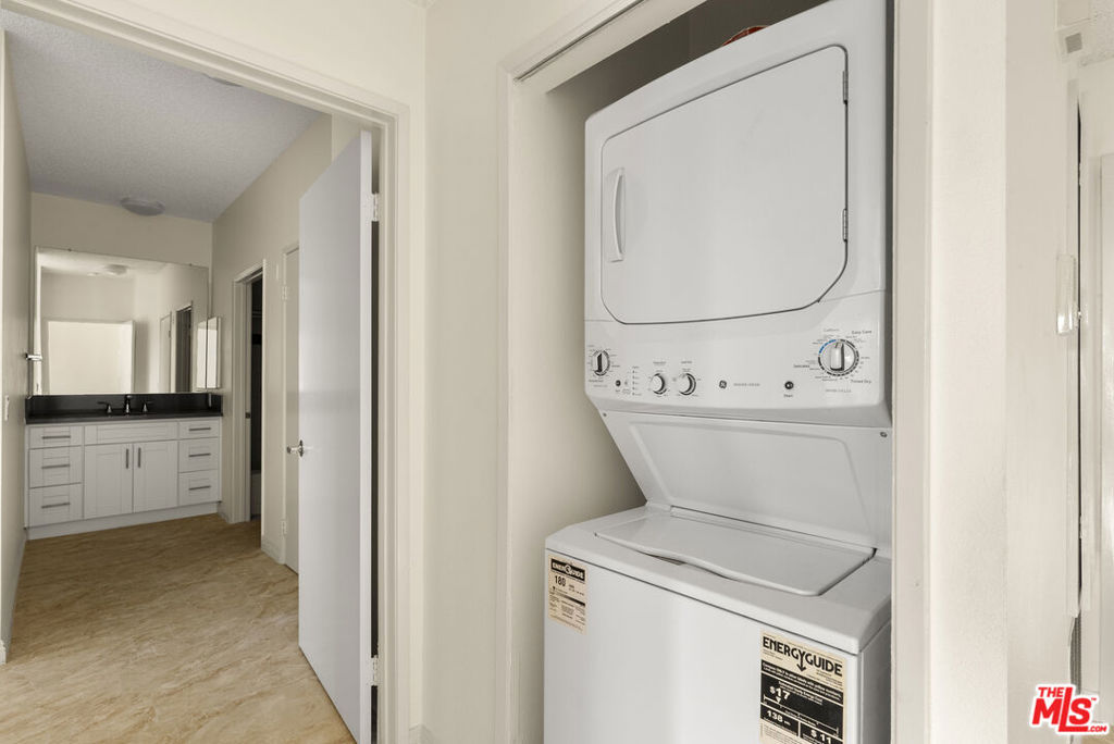 112 N Hamilton Drive 305 Property Photo 18
