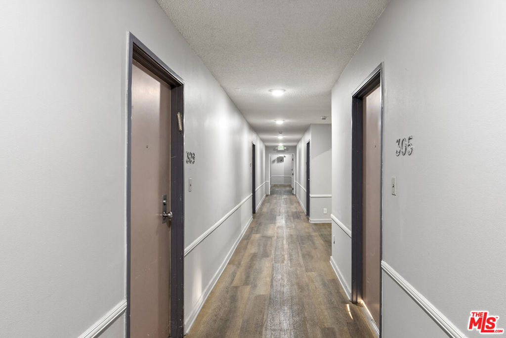 112 N Hamilton Drive 305 Property Photo 22