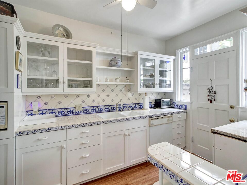 1327 N Hayworth Avenue Property Photo 19
