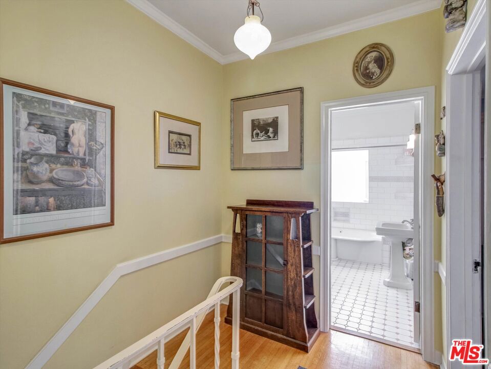 1327 N Hayworth Avenue Property Photo 25