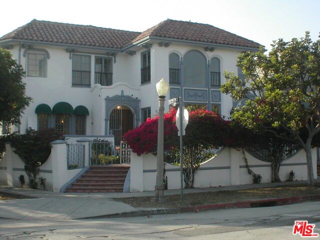 857 S Sycamore Avenue Property Photo 1