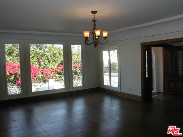 857 S Sycamore Avenue Property Photo 5
