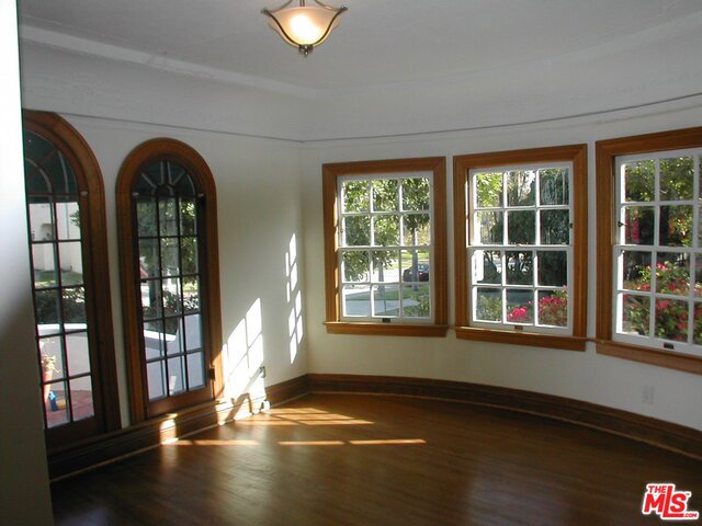 857 S Sycamore Avenue Property Photo 8