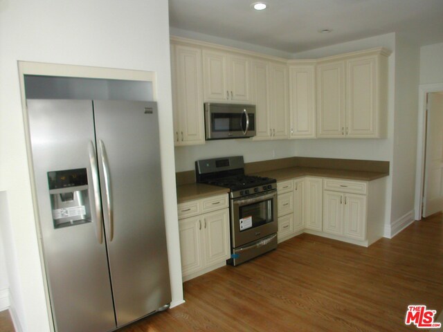 857 S Sycamore Avenue Property Photo 14