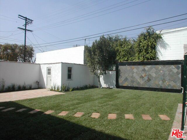 857 S Sycamore Avenue Property Photo 16