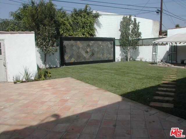 857 S Sycamore Avenue Property Photo 17