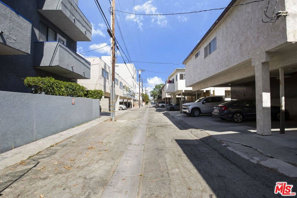 3747 Mentone Avenue Property Photo 4