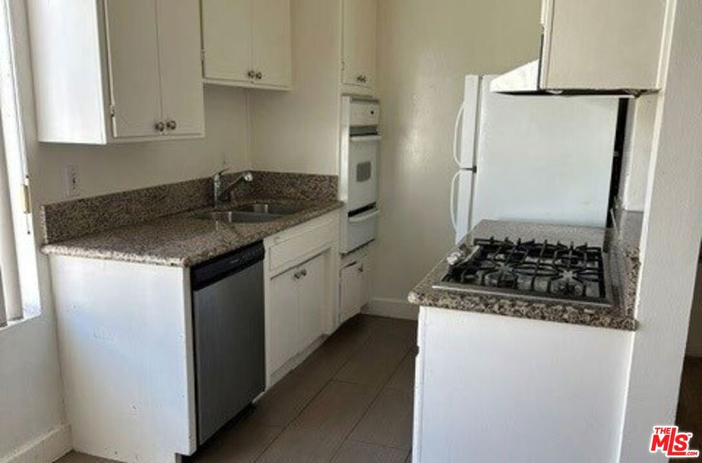 3747 Mentone Avenue Property Photo 6