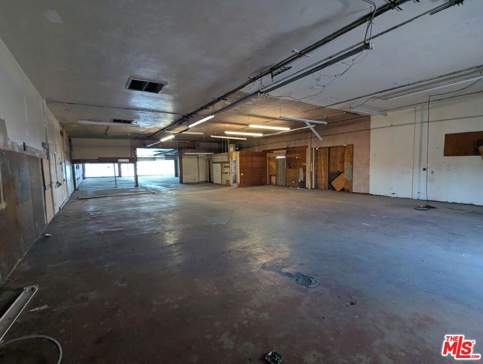 3101 E Anaheim Street Property Photo 8