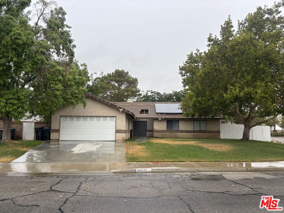 44335 Palo Verde Street Property Photo 2