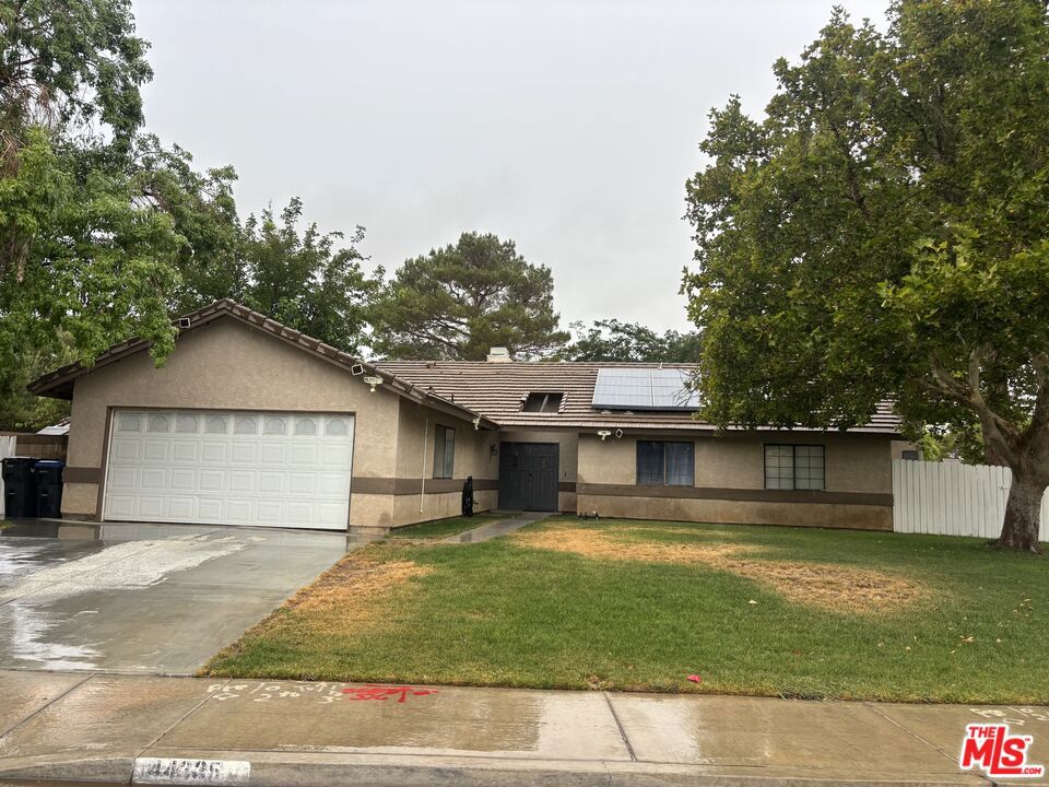 44335 Palo Verde Street Property Photo 3