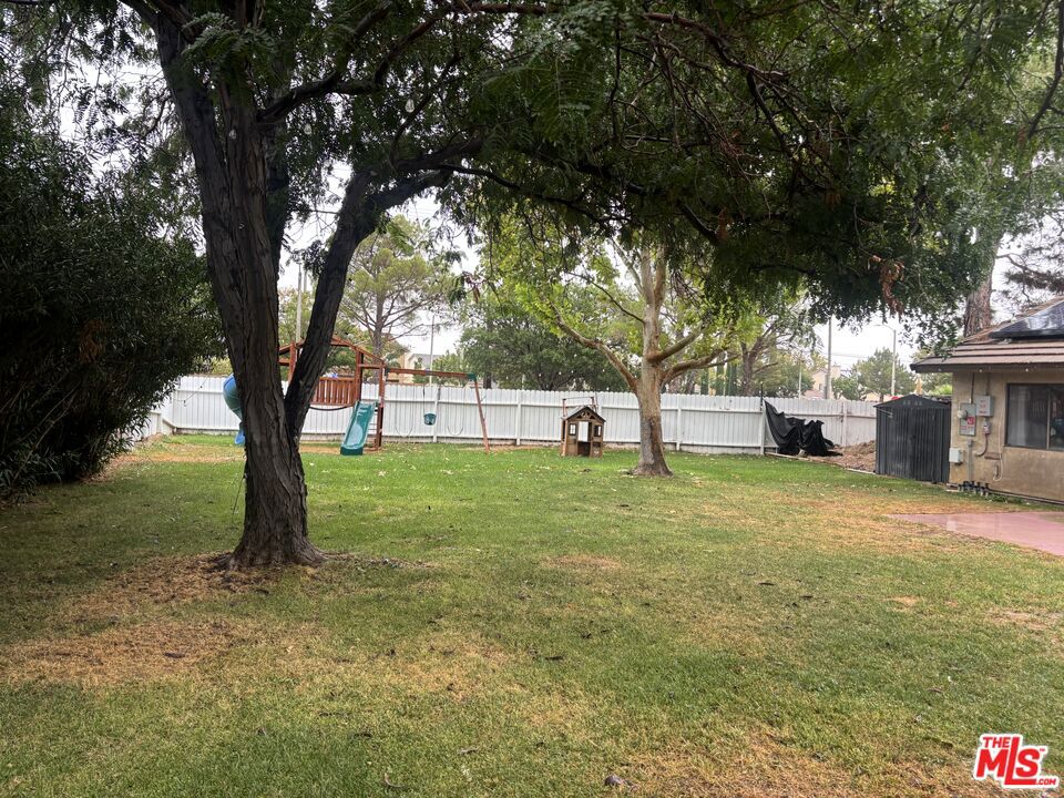 44335 Palo Verde Street Property Photo 33