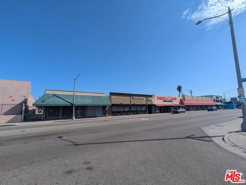3121 E Anaheim Street Property Photo 4