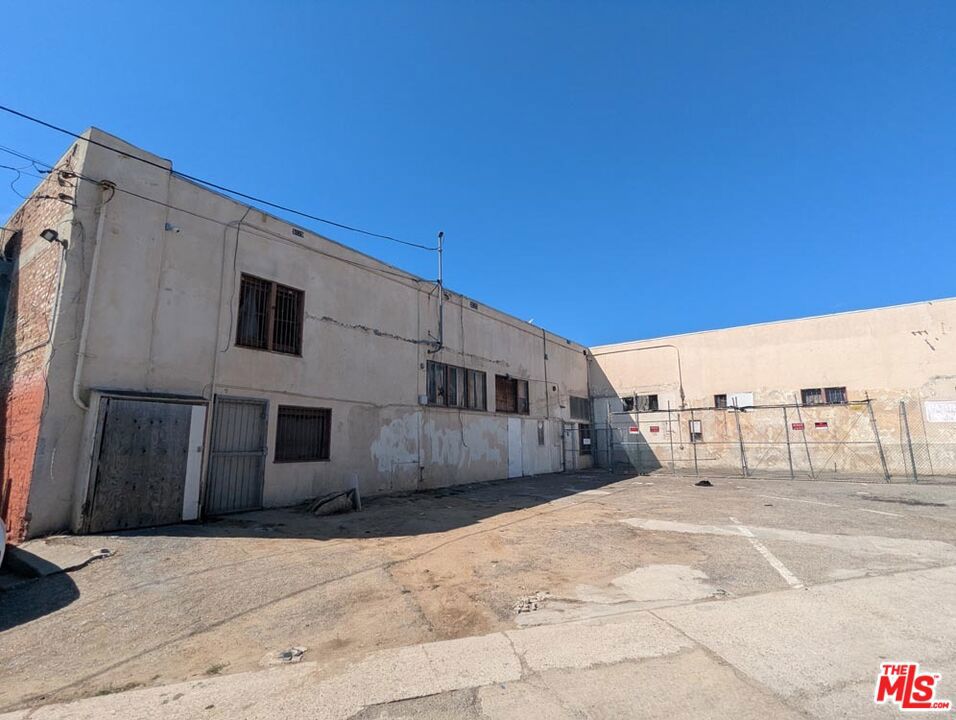 3121 E Anaheim Street Property Photo 14