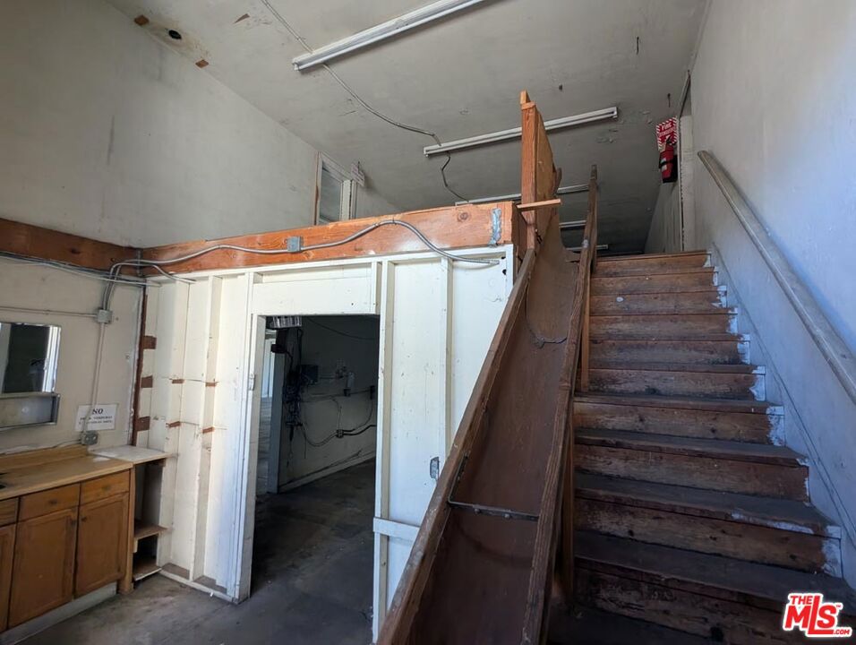3121 E Anaheim Street Property Photo 18