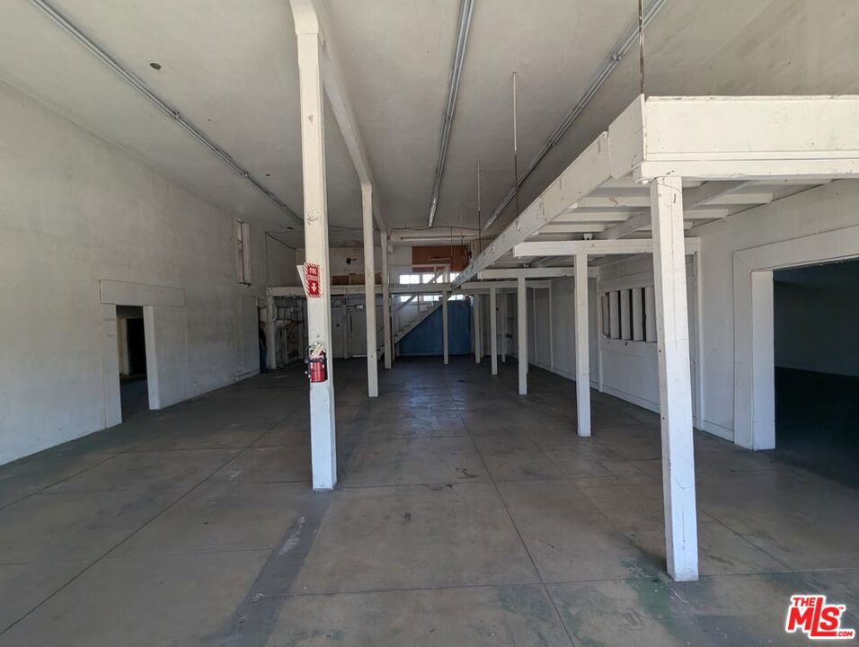 3121 E Anaheim Street Property Photo 20
