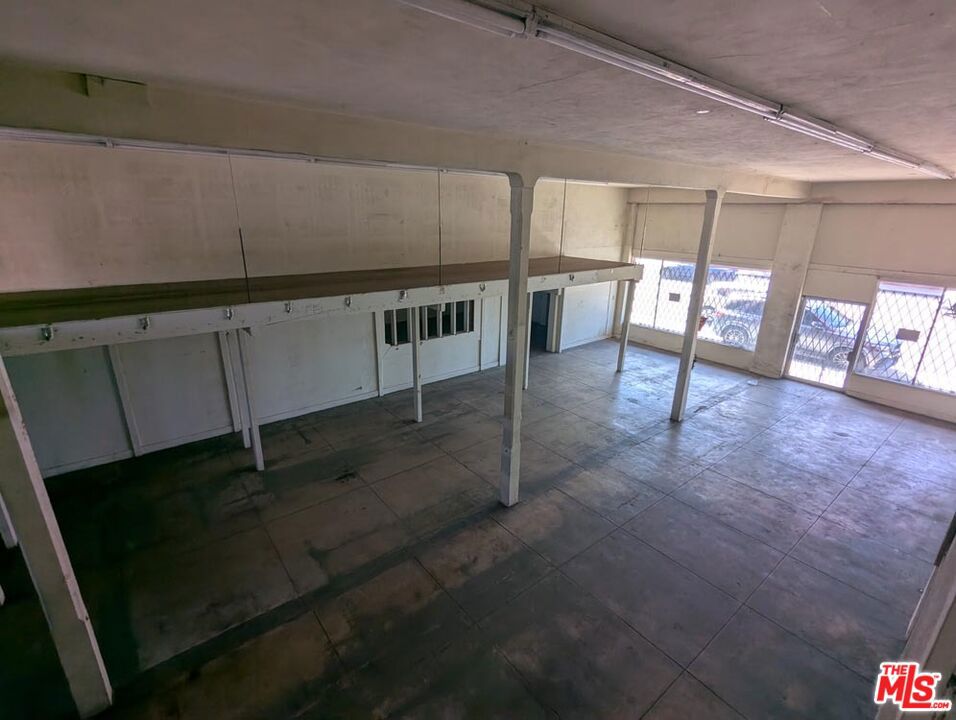 3121 E Anaheim Street Property Photo 23
