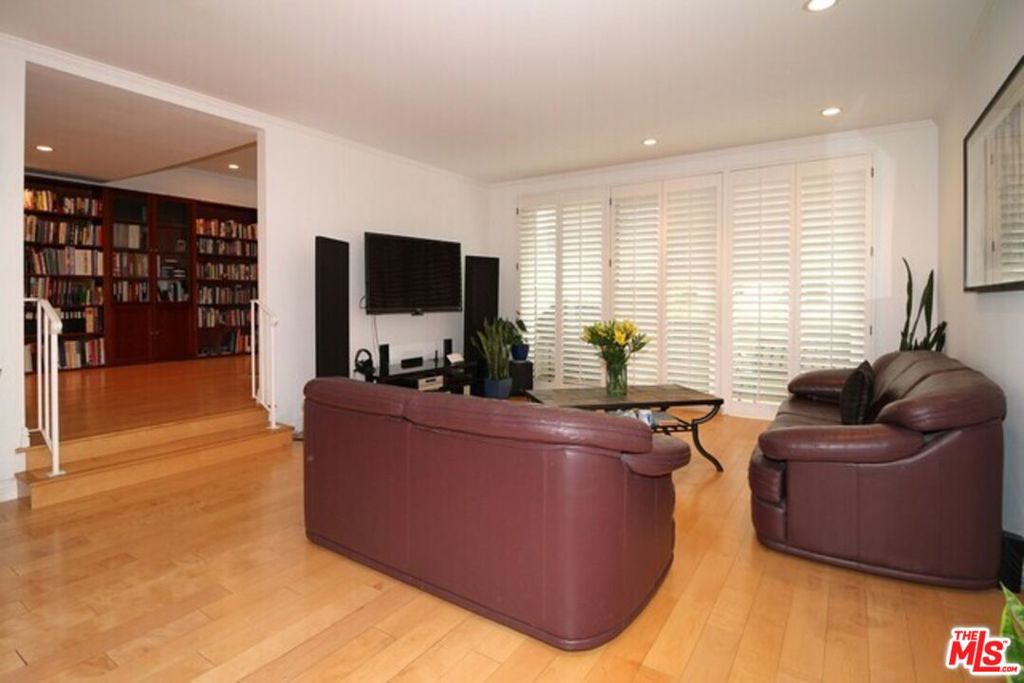 1550 Greenfield Avenue 201 Property Photo 1