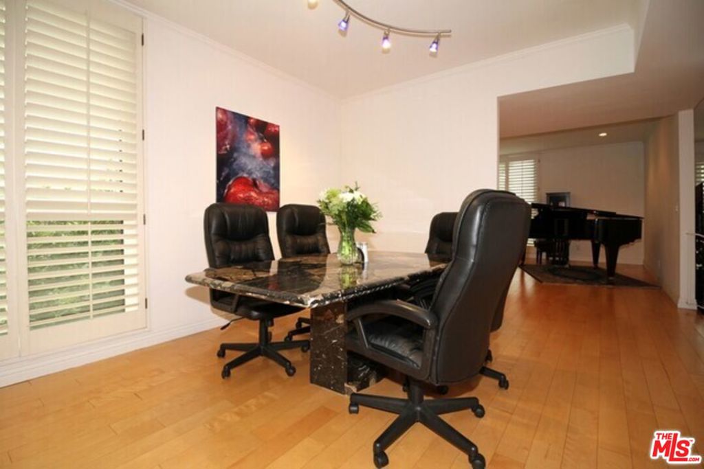 1550 Greenfield Avenue 201 Property Photo 2