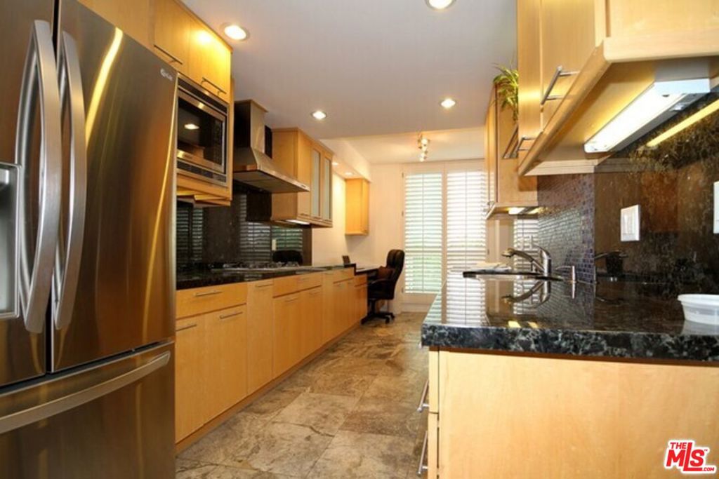 1550 Greenfield Avenue 201 Property Photo 4