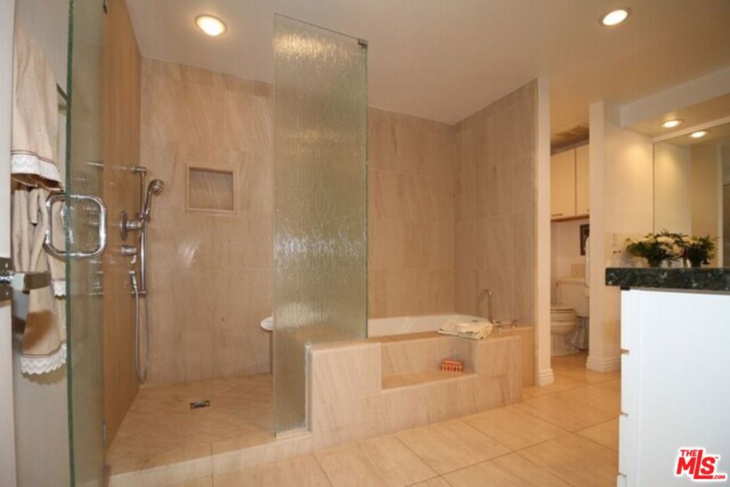 1550 Greenfield Avenue 201 Property Photo 5