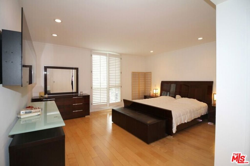 1550 Greenfield Avenue 201 Property Photo 6