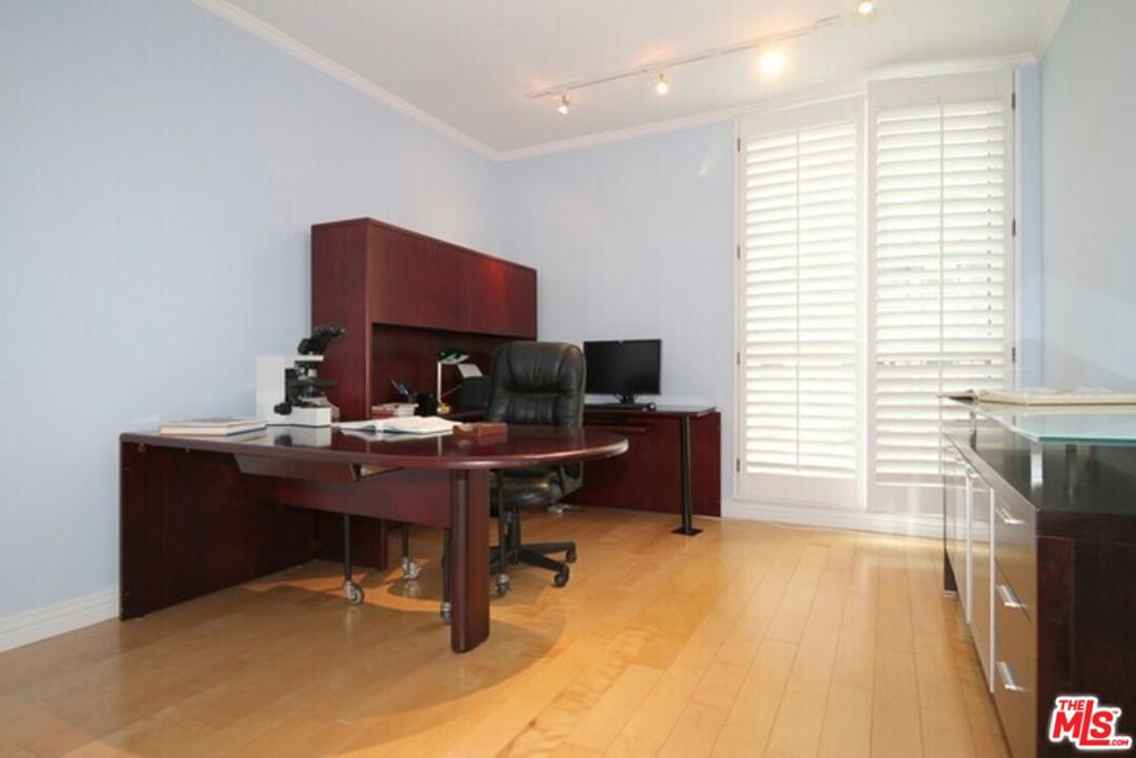 1550 Greenfield Avenue 201 Property Photo 7