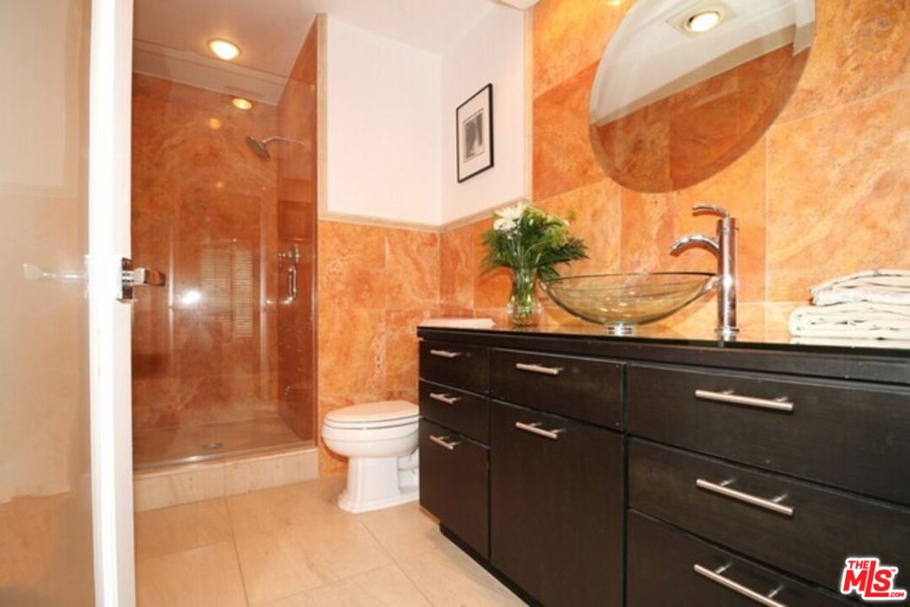 1550 Greenfield Avenue 201 Property Photo 8