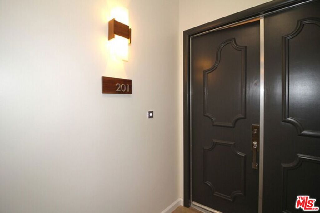 1550 Greenfield Avenue 201 Property Photo 10
