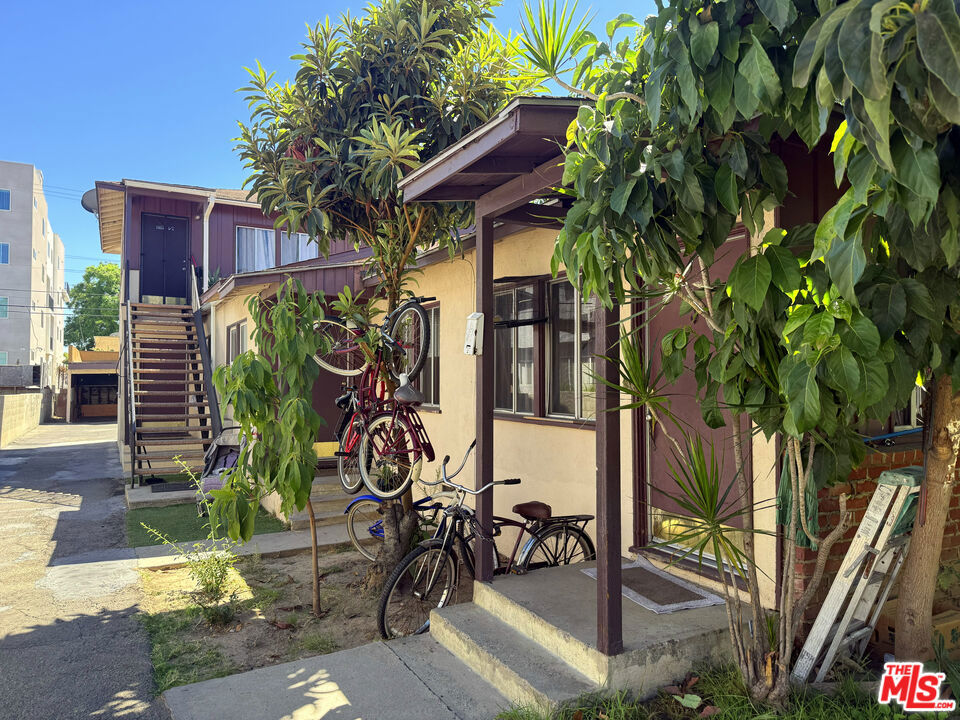 14830 Erwin Street Property Photo 2