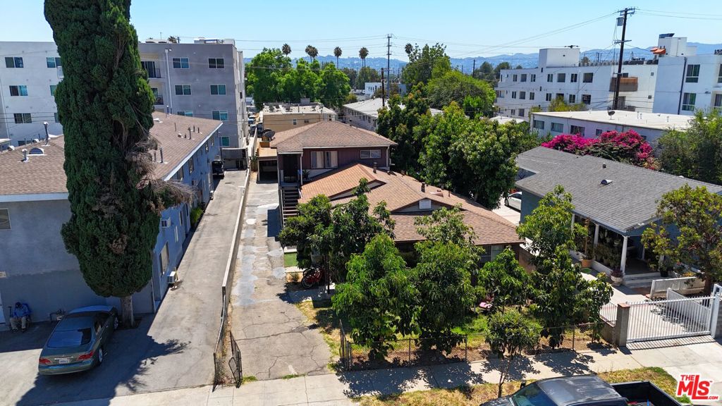 14830 Erwin Street Property Photo 4