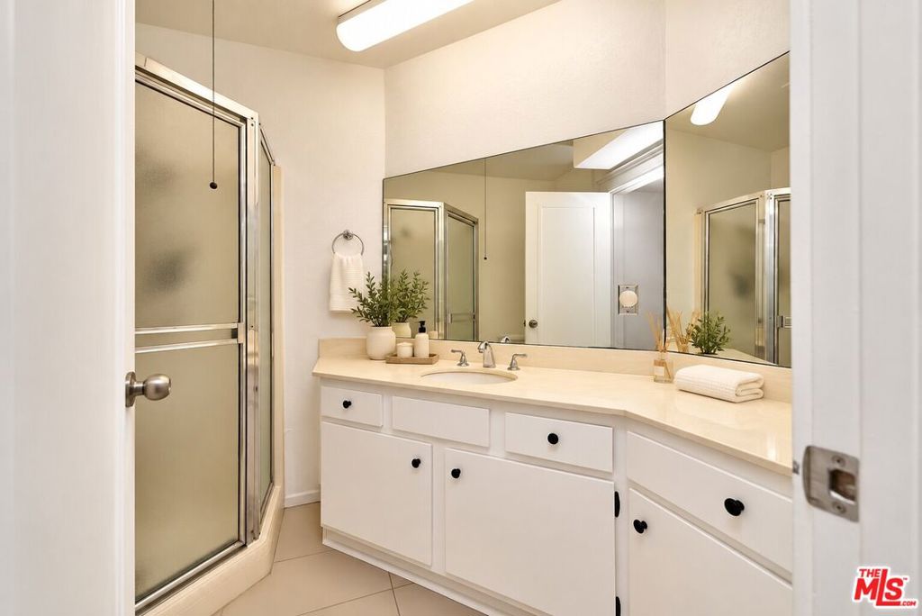 200 S La Fayette Park Place 2 Property Photo 12