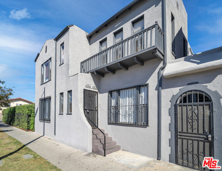 4504 S Hoover Street Property Photo 1