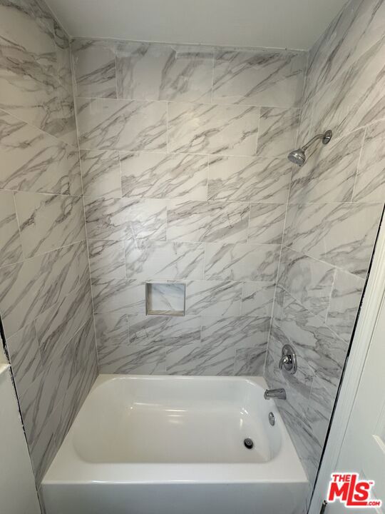 4504 S Hoover Street Property Photo 6
