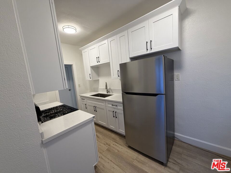 4504 S Hoover Street Property Photo 8