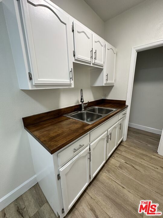 4504 S Hoover Street Property Photo 14