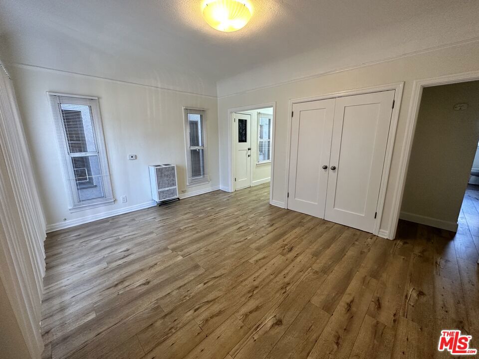 4504 S Hoover Street Property Photo 15