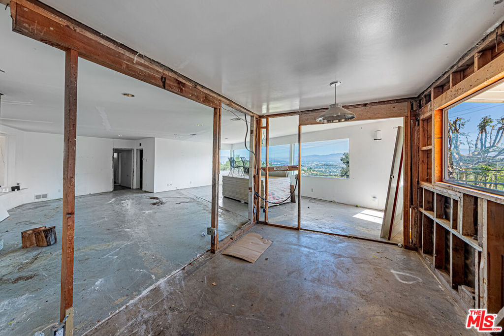 14301 Mulholland Drive Property Photo 3
