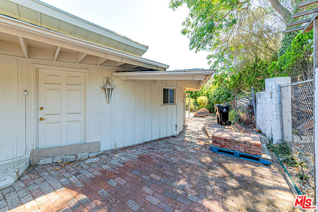 14301 Mulholland Drive Property Photo 6