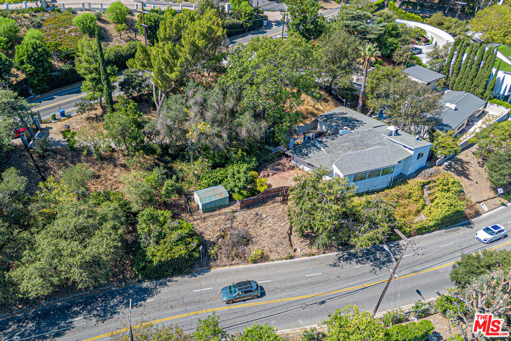 14301 Mulholland Drive Property Photo 8