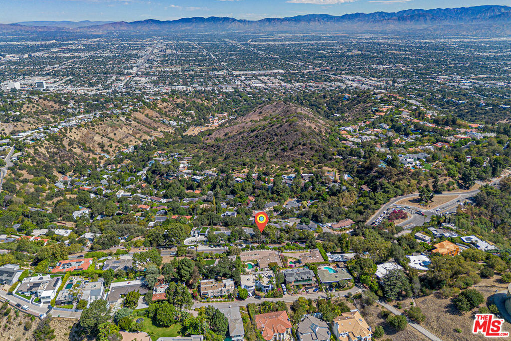 14301 Mulholland Drive Property Photo 9