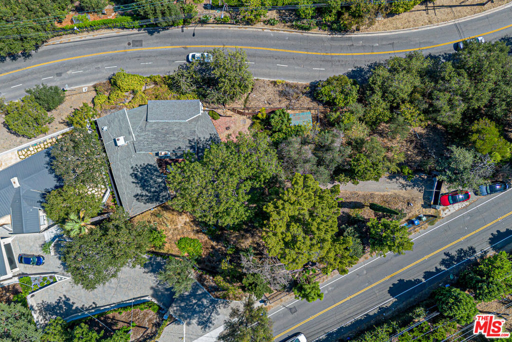 14301 Mulholland Drive Property Photo 10
