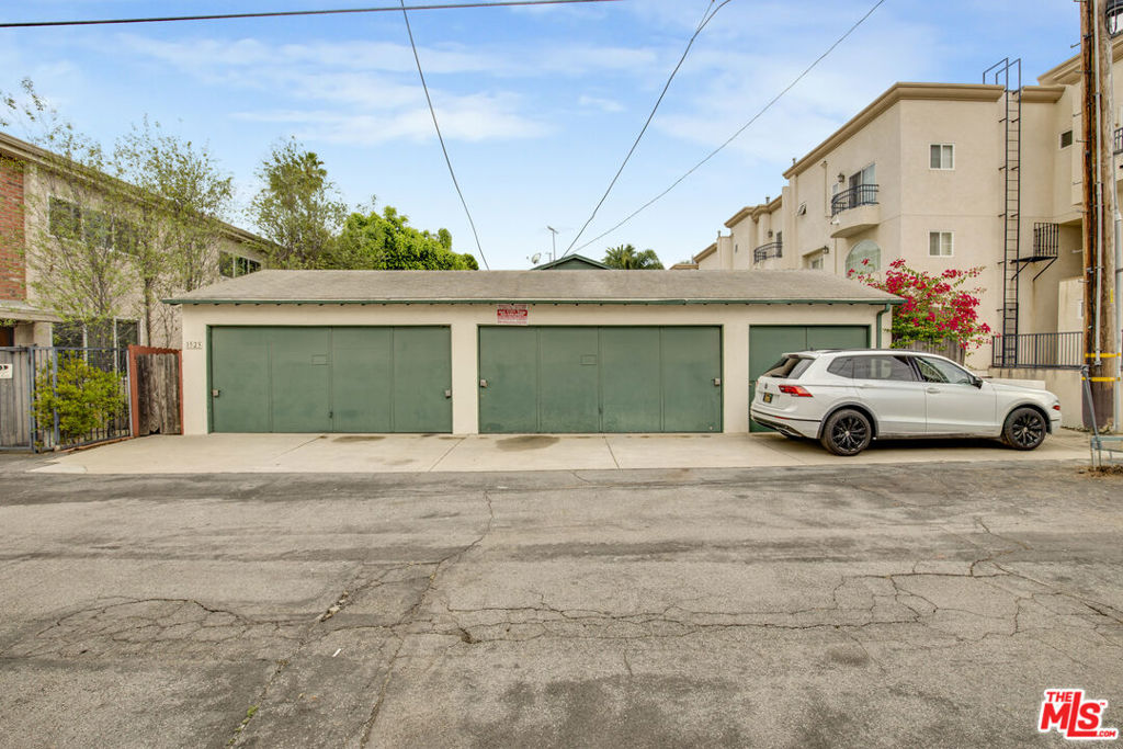 1523 Berkeley Street Property Photo 3