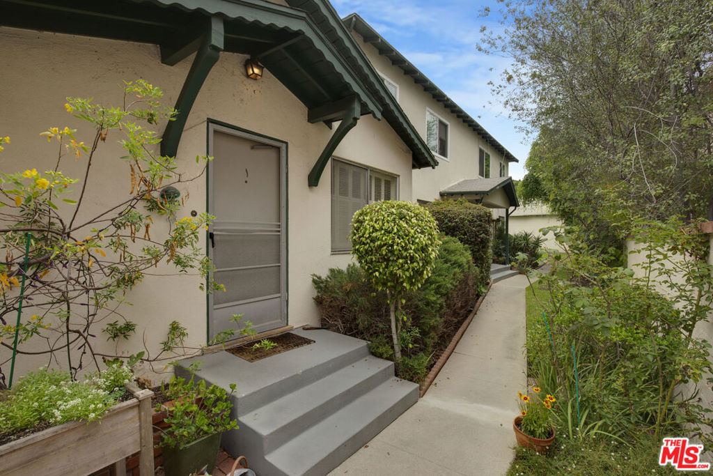 1523 Berkeley Street Property Photo 4