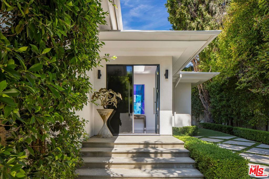 1311 N Beverly Drive Property Photo 3